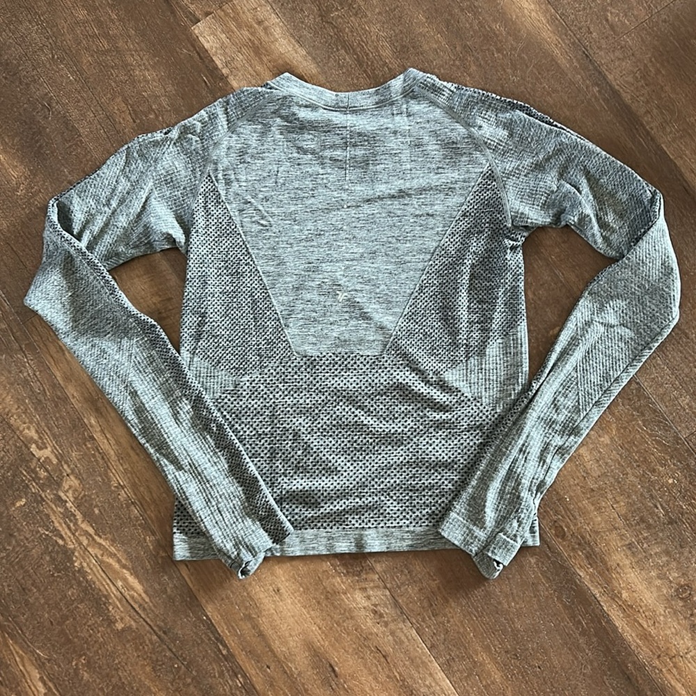 Old Navy Gray Long Sleeve Athletic Top Size S - Picture 5 of 5